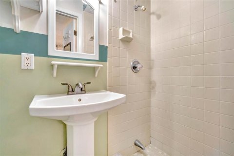 Townhouse in Edgewater, Florida 2 bedrooms, 118.91 sq.m. № 661528 - photo 9