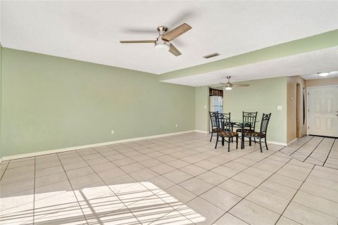 Townhouse in Edgewater, Florida 2 bedrooms, 118.91 sq.m. № 661528 - photo 5