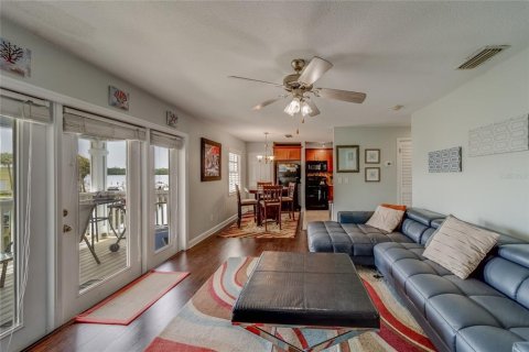 Condo in Saint Petersburg, Florida, 2 bedrooms  № 1350673 - photo 11