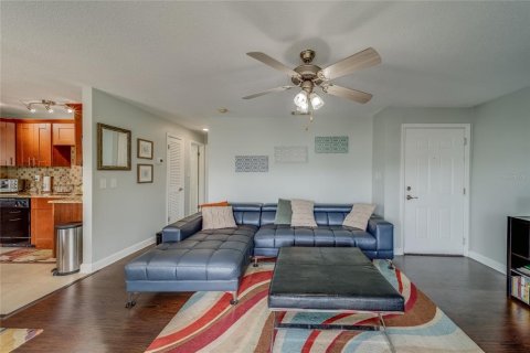 Condo in Saint Petersburg, Florida, 2 bedrooms  № 1350673 - photo 13