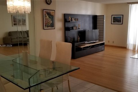 Condo in Hallandale Beach, Florida, 1 bedroom  № 1282641 - photo 5