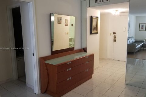 Copropriété à vendre à Hallandale Beach, Floride: 1 chambre, 120.77 m2 № 1282641 - photo 4