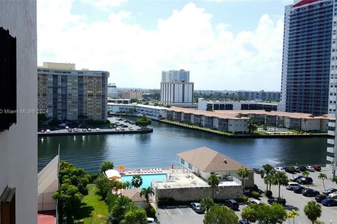 Copropriété à vendre à Hallandale Beach, Floride: 1 chambre, 120.77 m2 № 1282641 - photo 1