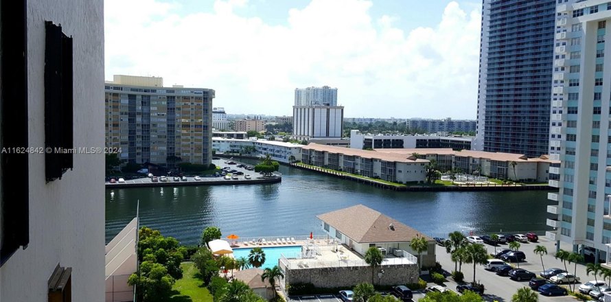 Condo in Hallandale Beach, Florida, 1 bedroom  № 1282641