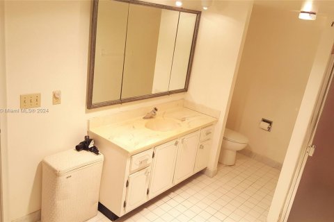 Condo in Hallandale Beach, Florida, 1 bedroom  № 1282641 - photo 15