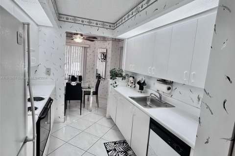 Condominio en venta en Pembroke Pines, Florida, 2 dormitorios, 105.63 m2 № 1237431 - foto 18