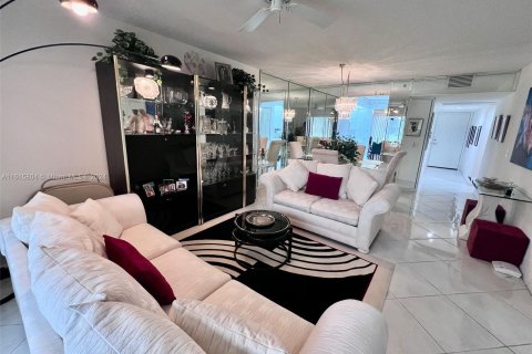 Condominio en venta en Pembroke Pines, Florida, 2 dormitorios, 105.63 m2 № 1237431 - foto 1