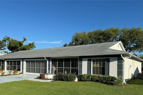 Copropriété à vendre à Port Richey, Floride: 2 chambres, 152.92 m2 № 1261221 - photo 1