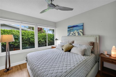 House in Fort Lauderdale, Florida 4 bedrooms, 150.41 sq.m. № 1099159 - photo 13