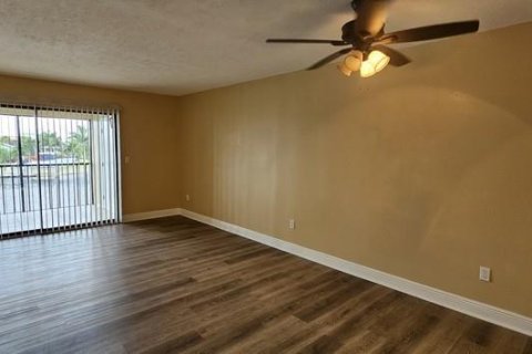 Condominio en alquiler en Punta Gorda, Florida, 2 dormitorios, 96.99 m2 № 1341123 - foto 9