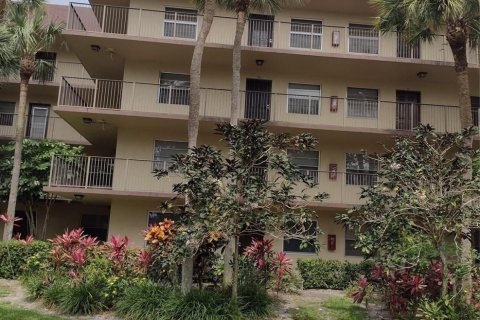 Condo in Lauderdale Lakes, Florida, 2 bedrooms  № 1180102 - photo 11