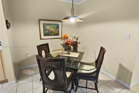 Condominio en venta en Hallandale Beach, Florida, 2 dormitorios, 77.67 m2 № 1180408 - foto 4