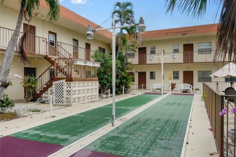 Condominio en venta en Hallandale Beach, Florida, 2 dormitorios, 77.67 m2 № 1180408 - foto 22