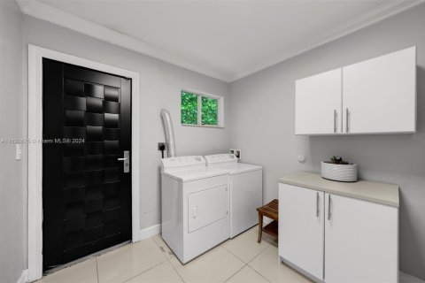 Casa en venta en North Miami Beach, Florida, 4 dormitorios, 261.15 m2 № 1291730 - foto 23