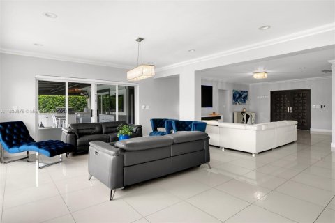 Casa en venta en North Miami Beach, Florida, 4 dormitorios, 261.15 m2 № 1291730 - foto 7