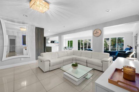 Villa ou maison à vendre à North Miami Beach, Floride: 4 chambres, 261.15 m2 № 1291730 - photo 5