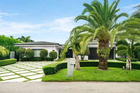 Villa ou maison à vendre à North Miami Beach, Floride: 4 chambres, 261.15 m2 № 1291730 - photo 2