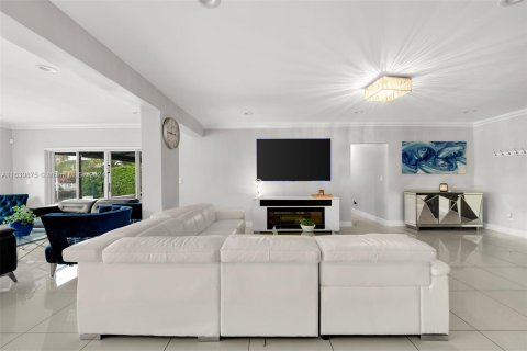 Villa ou maison à vendre à North Miami Beach, Floride: 4 chambres, 261.15 m2 № 1291730 - photo 6