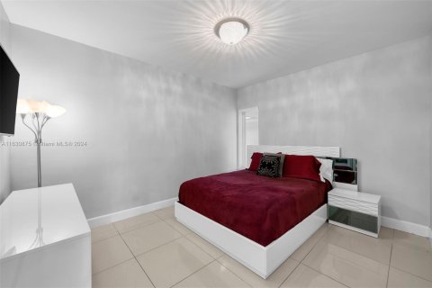 Casa en venta en North Miami Beach, Florida, 4 dormitorios, 261.15 m2 № 1291730 - foto 18