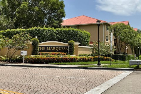 Condominio en venta en Pembroke Pines, Florida, 2 dormitorios, 104.98 m2 № 837228 - foto 1