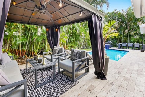 Villa ou maison à vendre à Wilton Manors, Floride: 3 chambres, 124.86 m2 № 821772 - photo 1