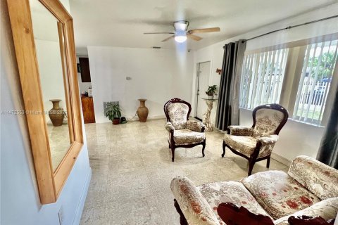 Villa ou maison à vendre à Homestead, Floride: 5 chambres, 159.42 m2 № 821776 - photo 4
