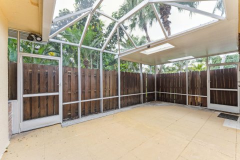 Townhouse in Lake Worth, Florida 2 bedrooms, 123.37 sq.m. № 1132676 - photo 29