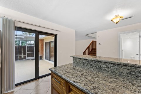 Townhouse in Lake Worth, Florida 2 bedrooms, 123.37 sq.m. № 1132676 - photo 23