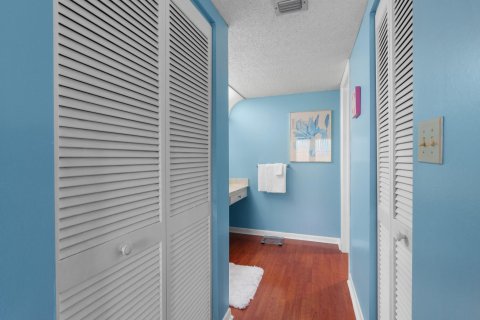 Condo in Weston, Florida, 2 bedrooms  № 1146125 - photo 14