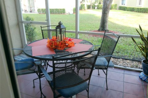 Condo in Tamarac, Florida, 2 bedrooms  № 1146162 - photo 2