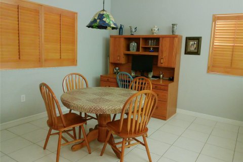 Condo in Tamarac, Florida, 2 bedrooms  № 1146162 - photo 25