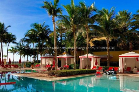 Condo in Sunny Isles Beach, Florida, 4 bedrooms  № 993878 - photo 22