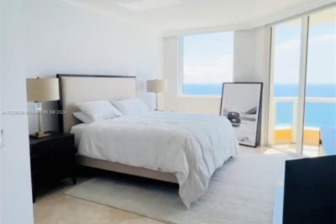 Condominio en venta en Sunny Isles Beach, Florida, 4 dormitorios, 254.18 m2 № 993878 - foto 18