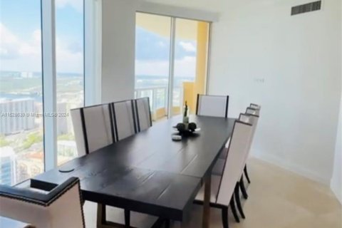 Condominio en venta en Sunny Isles Beach, Florida, 4 dormitorios, 254.18 m2 № 993878 - foto 11