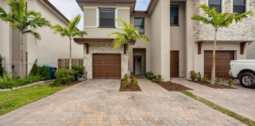 Townhouse in Homestead, Florida 3 bedrooms, 153.38 sq.m. № 1385788