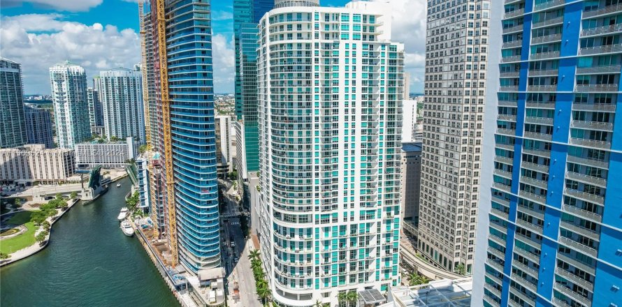 Condo in Miami, Florida, 2 bedrooms  № 1386265