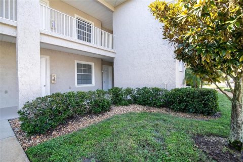 Condominio en venta en Land O' Lakes, Florida, 1 dormitorio, 69.68 m2 № 1335474 - foto 2