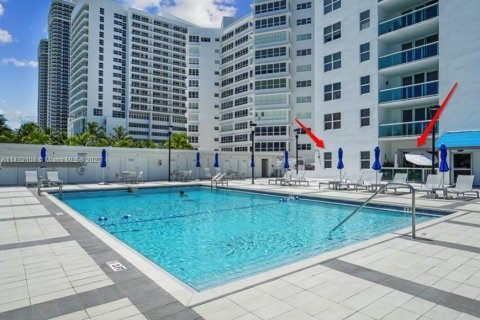 Condo in Miami Beach, Florida, 1 bedroom  № 739752 - photo 2