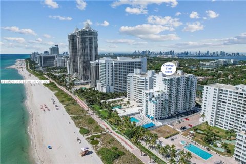 Condo in Miami Beach, Florida, 1 bedroom  № 739752 - photo 1