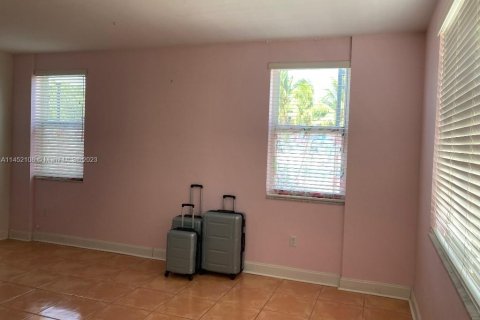 Condo in Miami Beach, Florida, 1 bedroom  № 739752 - photo 11