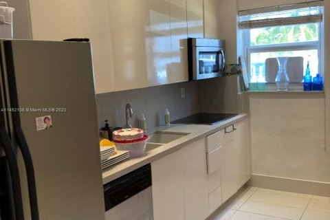 Condo in Miami Beach, Florida, 1 bedroom  № 739752 - photo 9