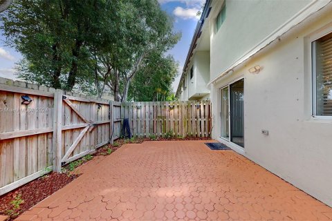 Townhouse in Doral, Florida 3 bedrooms, 161.93 sq.m. № 1294864 - photo 21