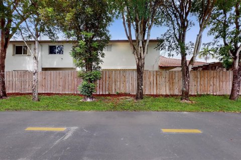 Townhouse in Doral, Florida 3 bedrooms, 161.93 sq.m. № 1294864 - photo 22