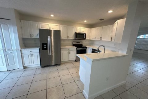 Touwnhouse à vendre à Doral, Floride: 3 chambres, 161.93 m2 № 1294864 - photo 6