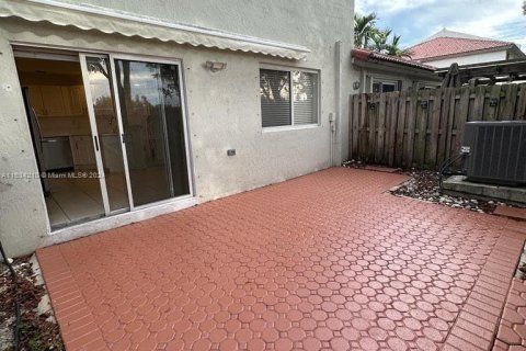 Townhouse in Doral, Florida 3 bedrooms, 161.93 sq.m. № 1294864 - photo 14