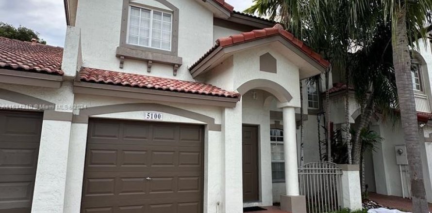 Townhouse in Doral, Florida 3 bedrooms, 161.93 sq.m. № 1294864