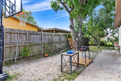 Villa ou maison à vendre à Lauderhill, Floride: 2 chambres, 139.54 m2 № 1134856 - photo 21