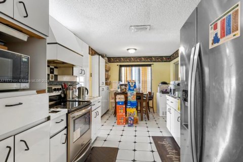 Casa en venta en Lauderhill, Florida, 2 dormitorios, 139.54 m2 № 1134856 - foto 10