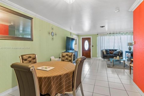 Casa en venta en Lauderhill, Florida, 2 dormitorios, 139.54 m2 № 1134856 - foto 9
