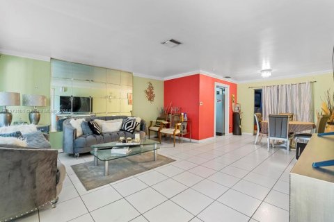 Villa ou maison à vendre à Lauderhill, Floride: 2 chambres, 139.54 m2 № 1134856 - photo 6